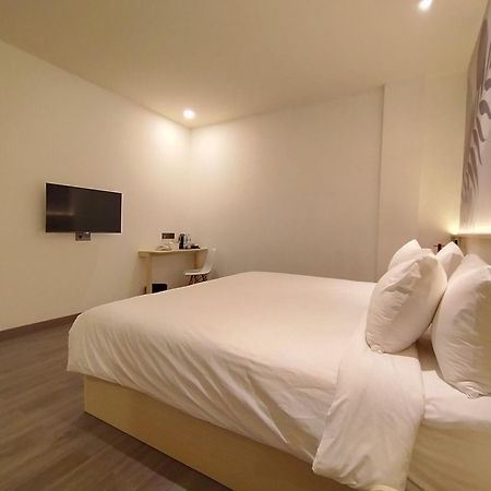 True Blue Hotel Menteng Джакарта Экстерьер фото
