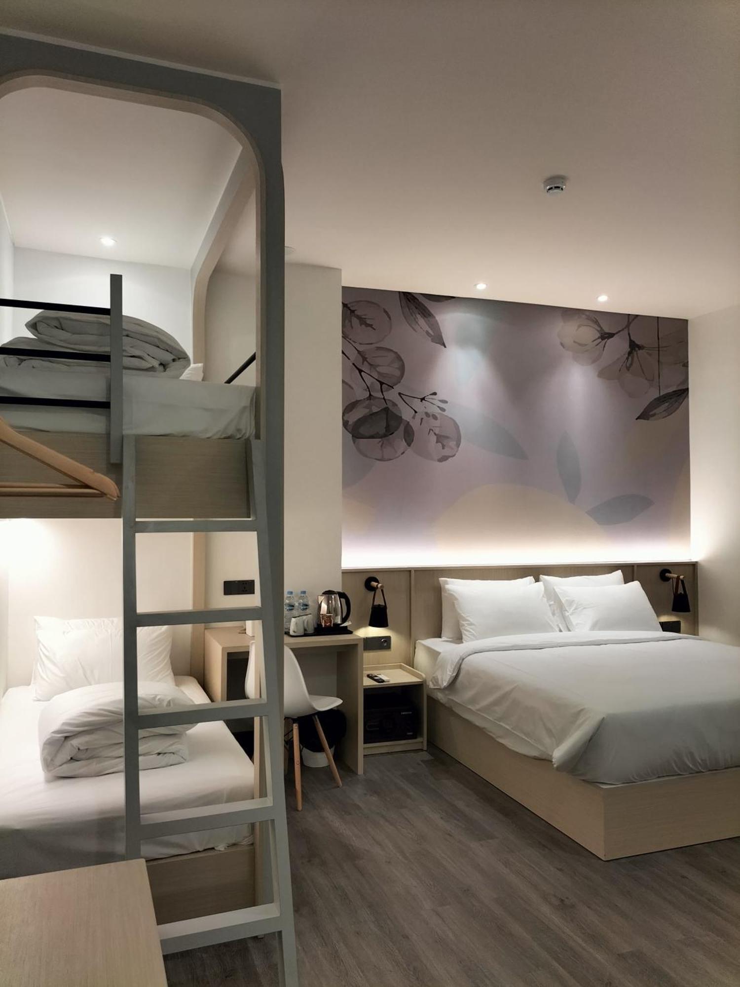 True Blue Hotel Menteng Джакарта Экстерьер фото
