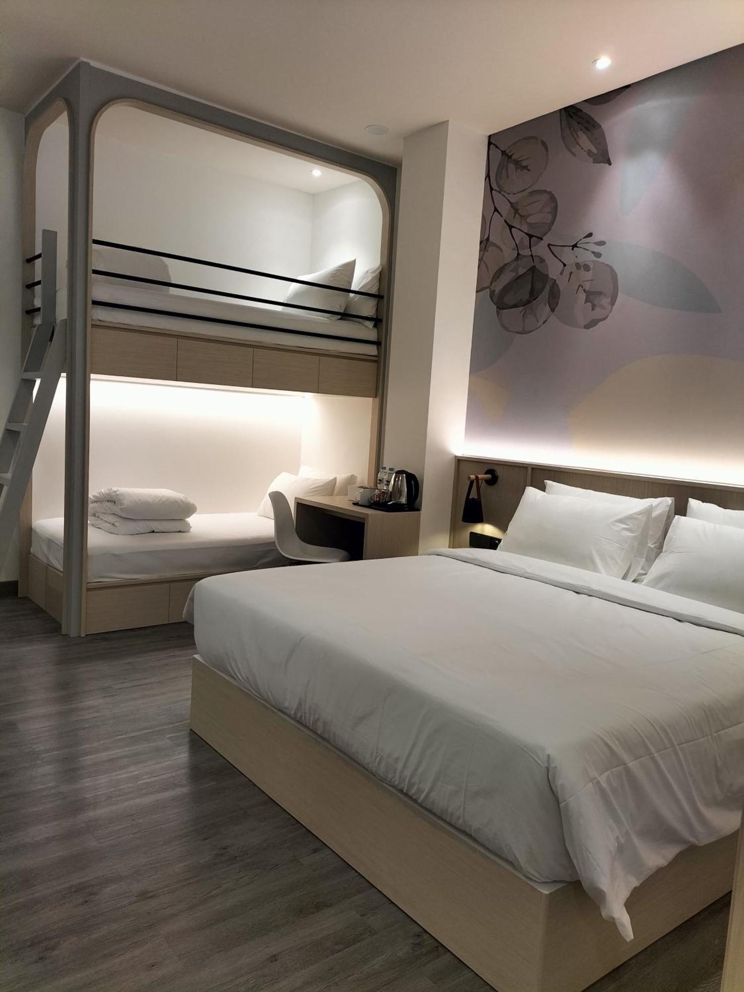 True Blue Hotel Menteng Джакарта Экстерьер фото