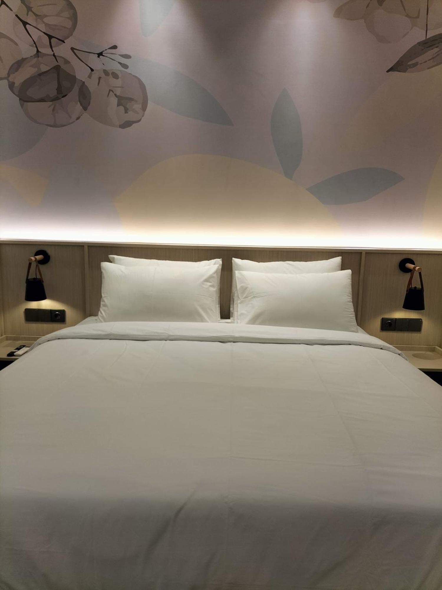 True Blue Hotel Menteng Джакарта Экстерьер фото