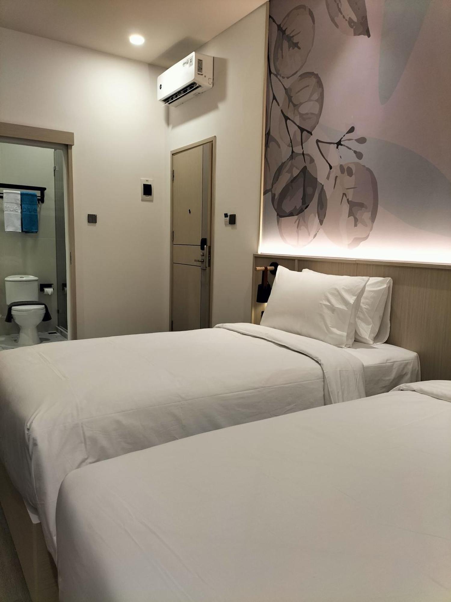 True Blue Hotel Menteng Джакарта Экстерьер фото