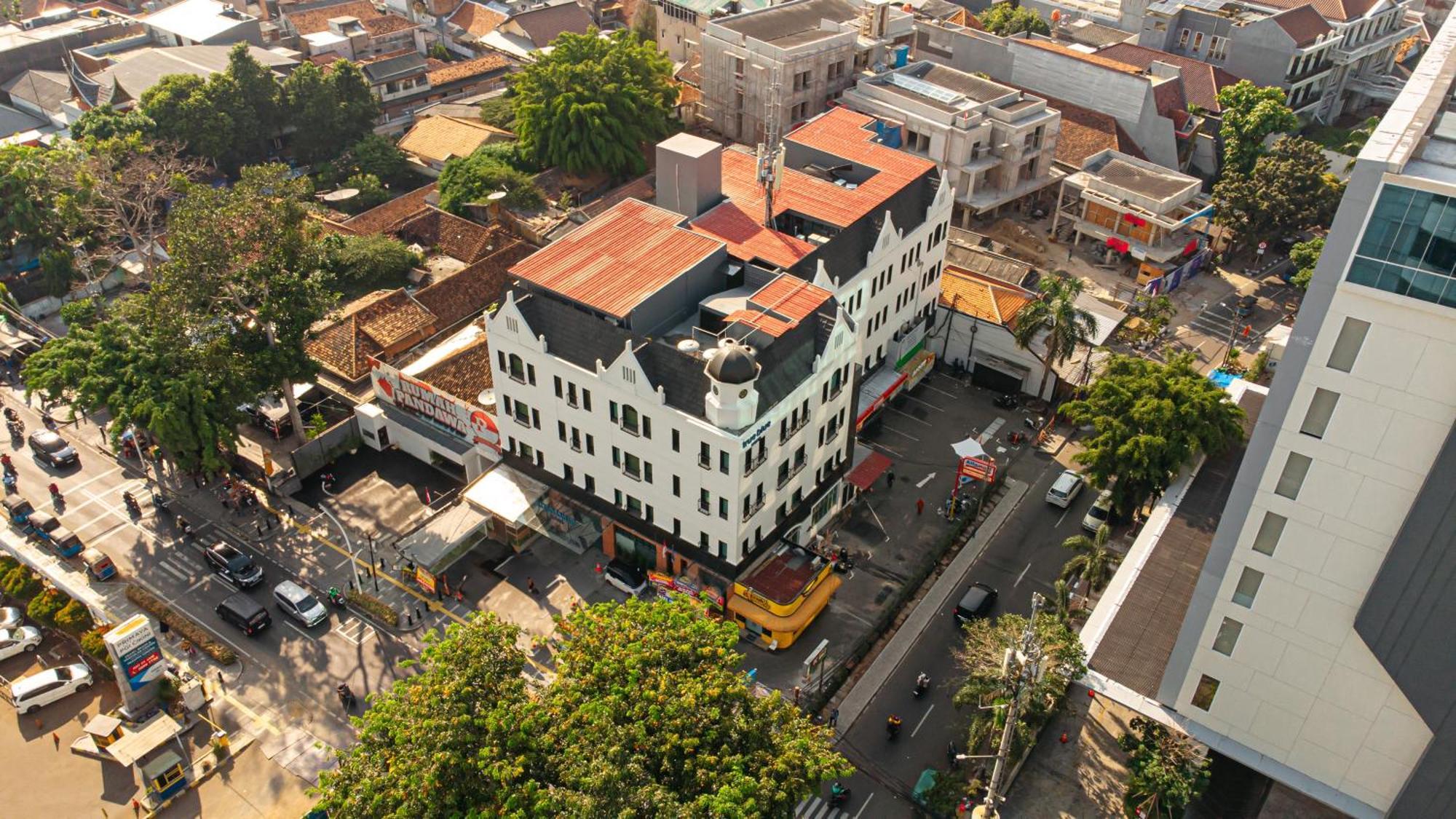 True Blue Hotel Menteng Джакарта Экстерьер фото