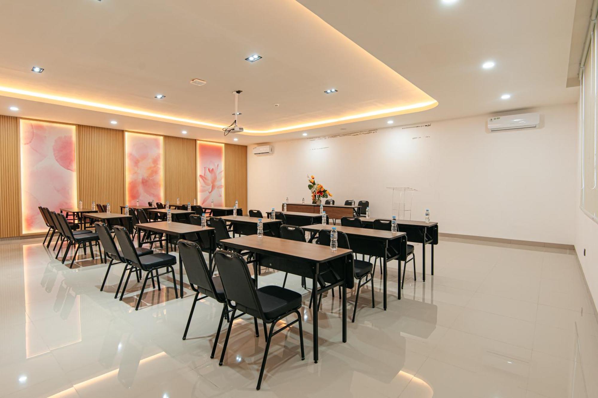 True Blue Hotel Menteng Джакарта Экстерьер фото