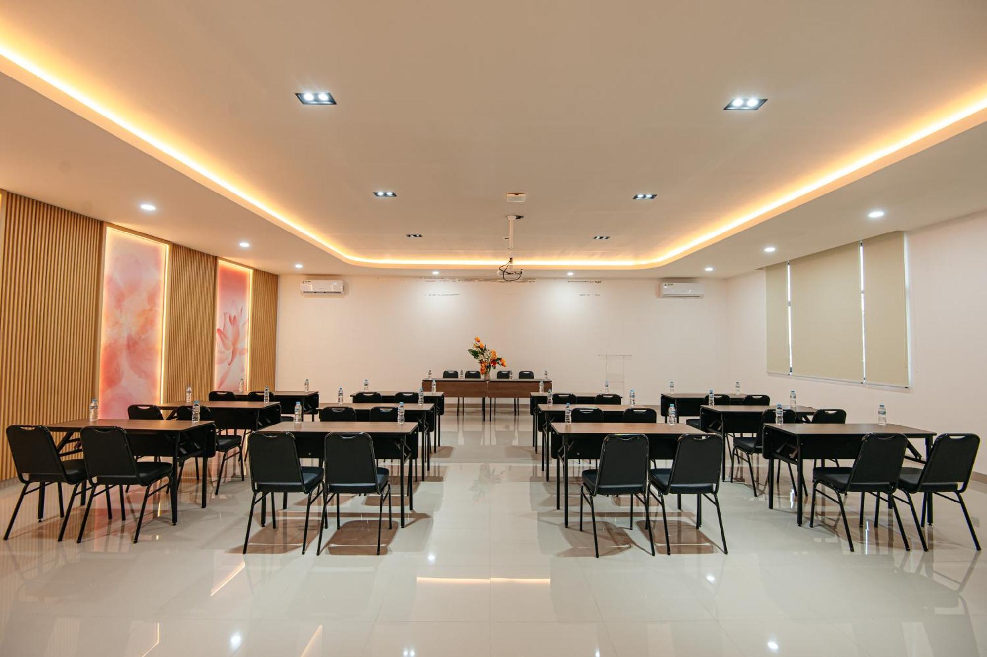 True Blue Hotel Menteng Джакарта Экстерьер фото