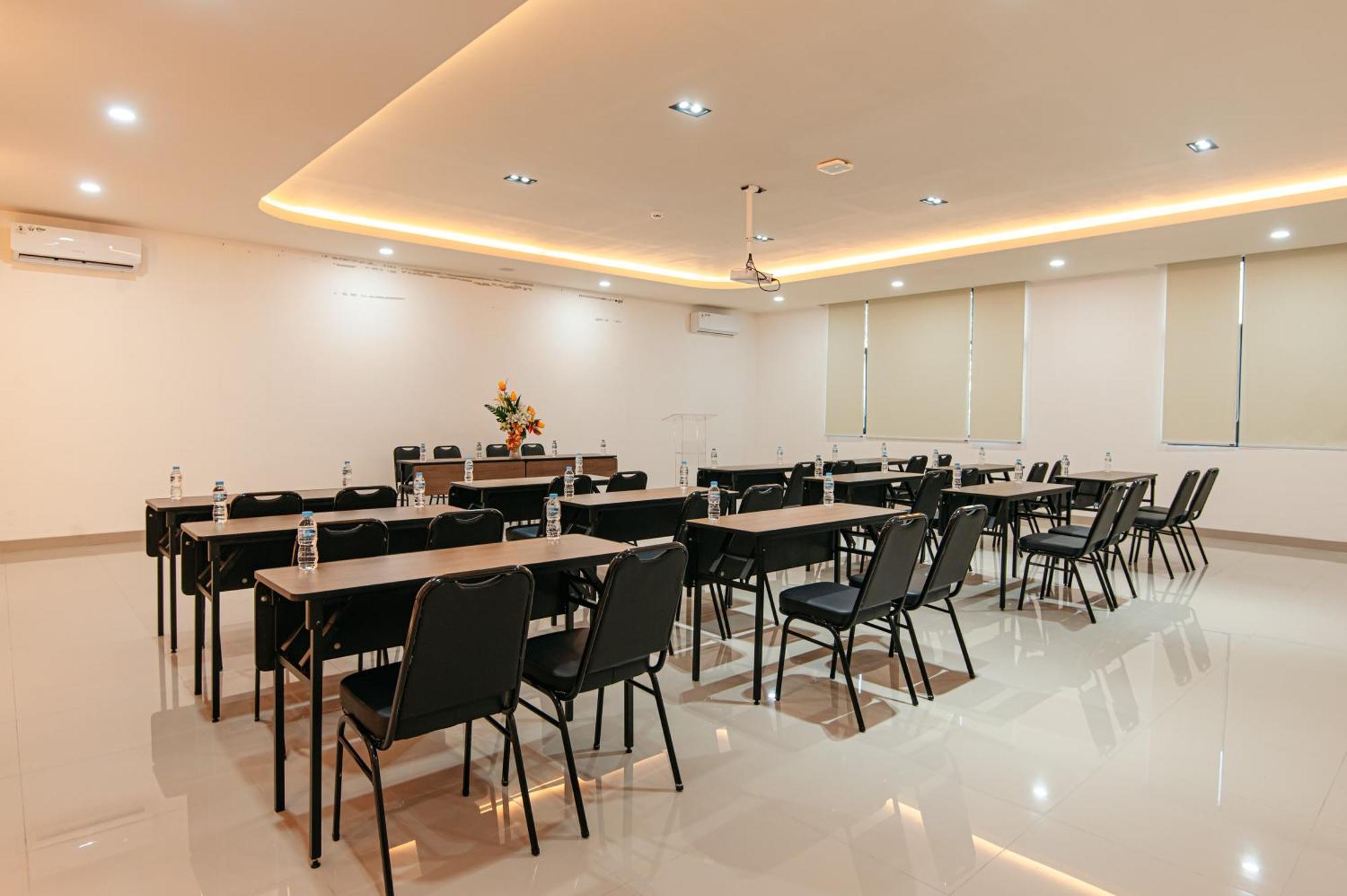 True Blue Hotel Menteng Джакарта Экстерьер фото