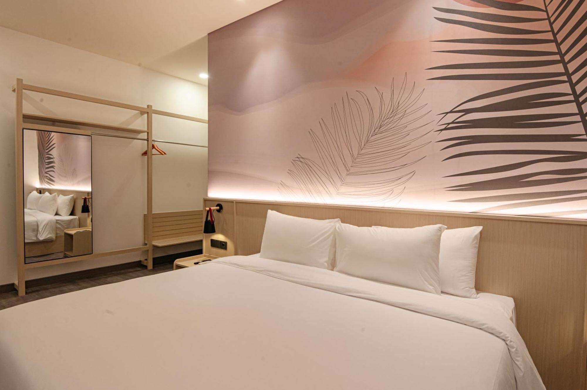 True Blue Hotel Menteng Джакарта Экстерьер фото