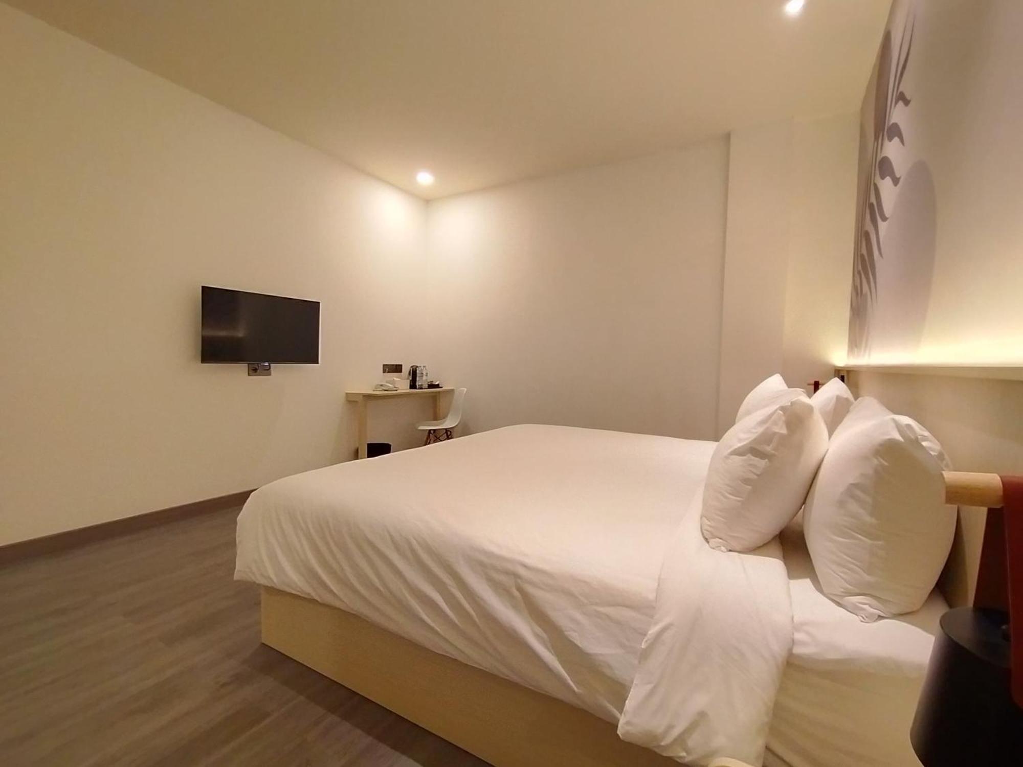 True Blue Hotel Menteng Джакарта Экстерьер фото